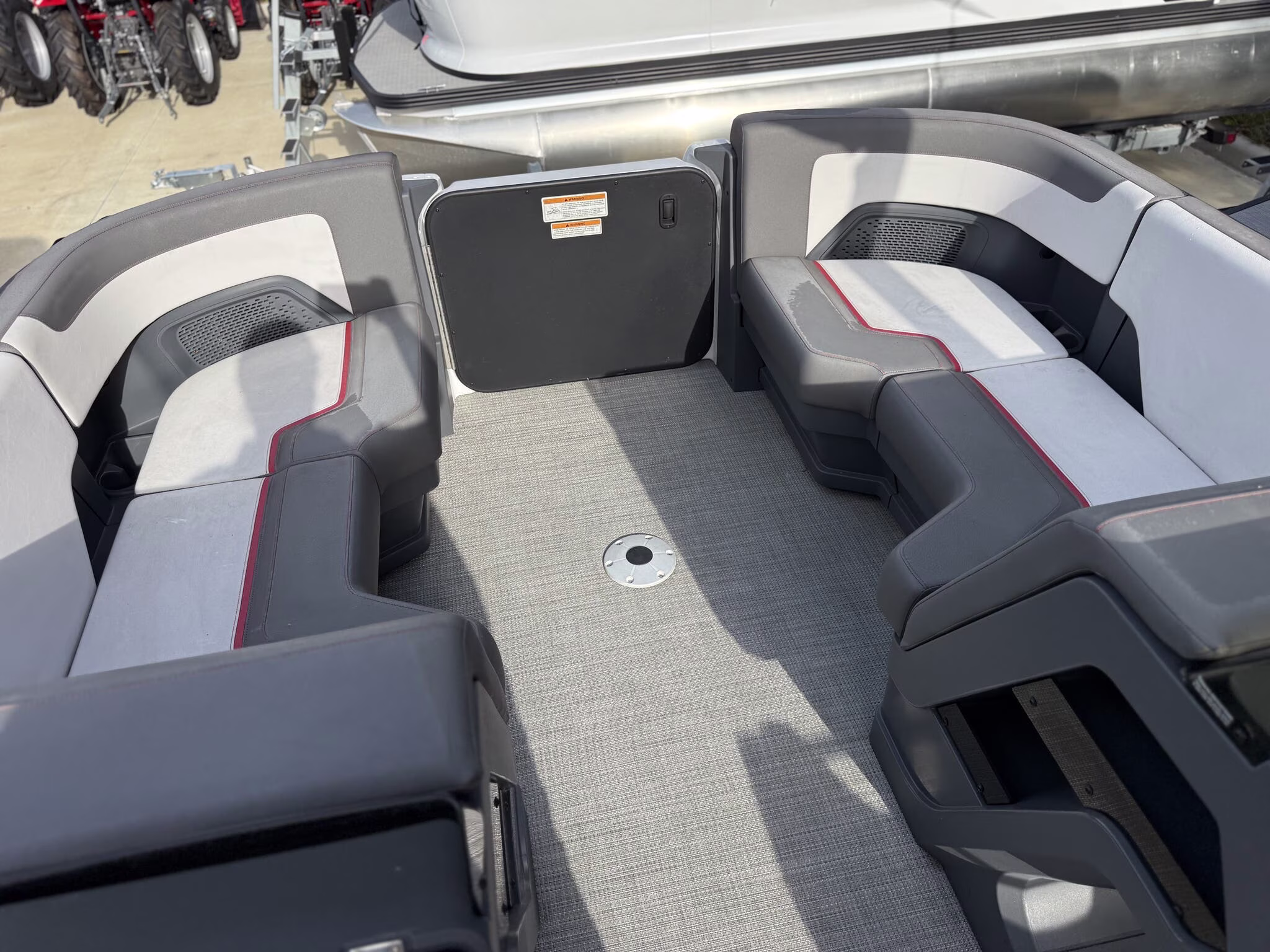 2024 Manitou Pontoon Cruise 22 Max Switchback V-Toon Boat