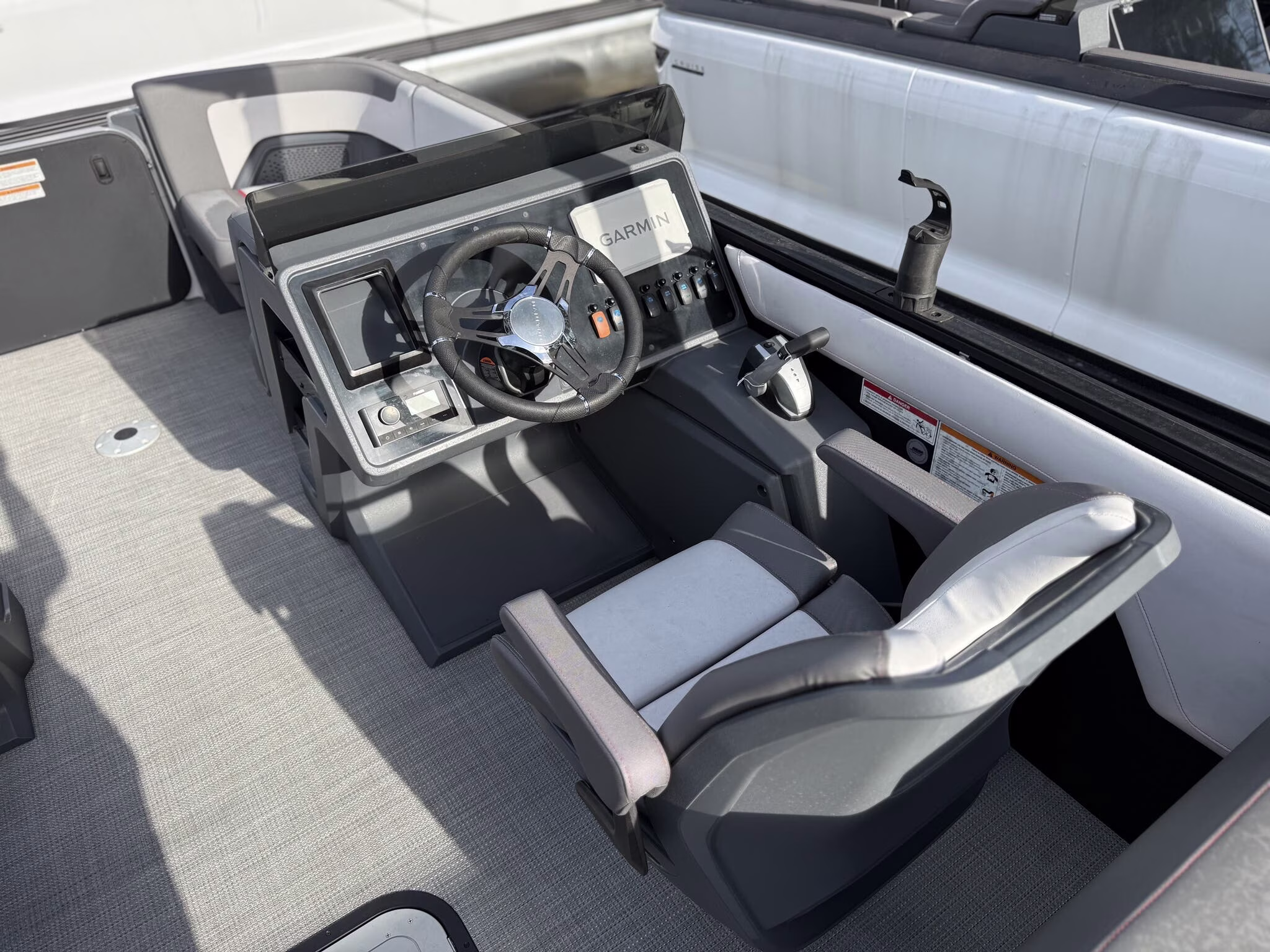 2024 Manitou Pontoon Cruise 22 Max Switchback V-Toon Boat