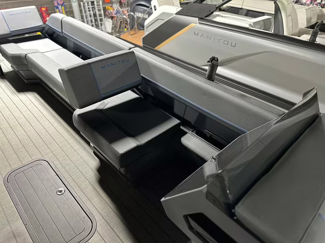 2024 - Manitou Pontoon Explore 22 Switchback V-Toon Boat