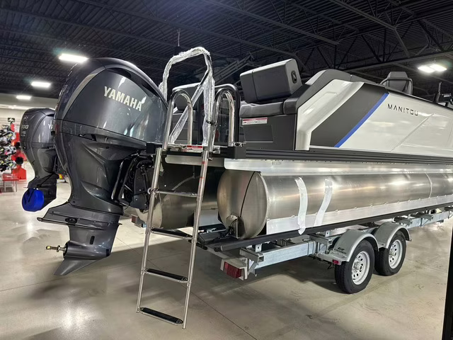 2024 - Manitou Pontoon Explore 22 Switchback V-Toon Boat