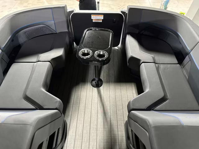 2024 - Manitou Pontoon Explore 22 Switchback V-Toon Boat