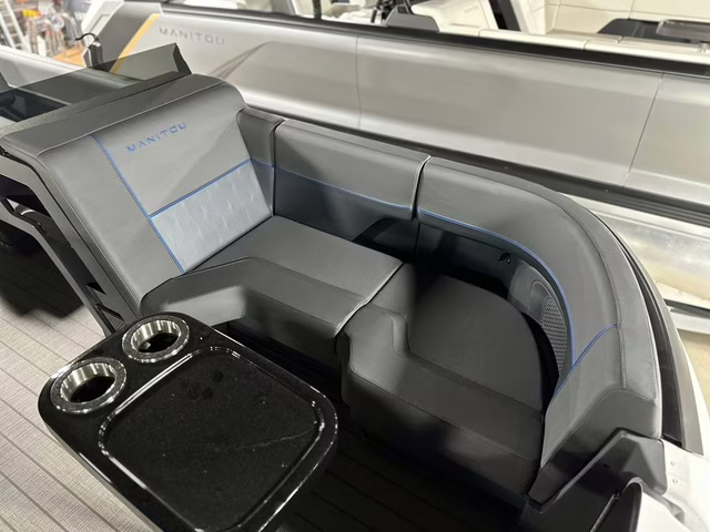 2024 - Manitou Pontoon Explore 22 Switchback V-Toon Boat