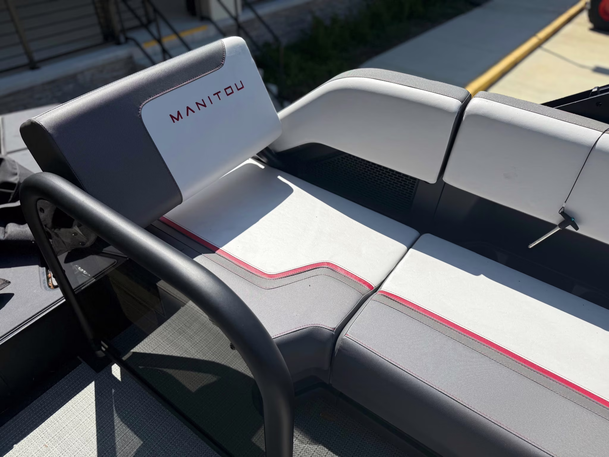 2024 - Manitou Pontoon Cruise 22 Max Switchback Boat