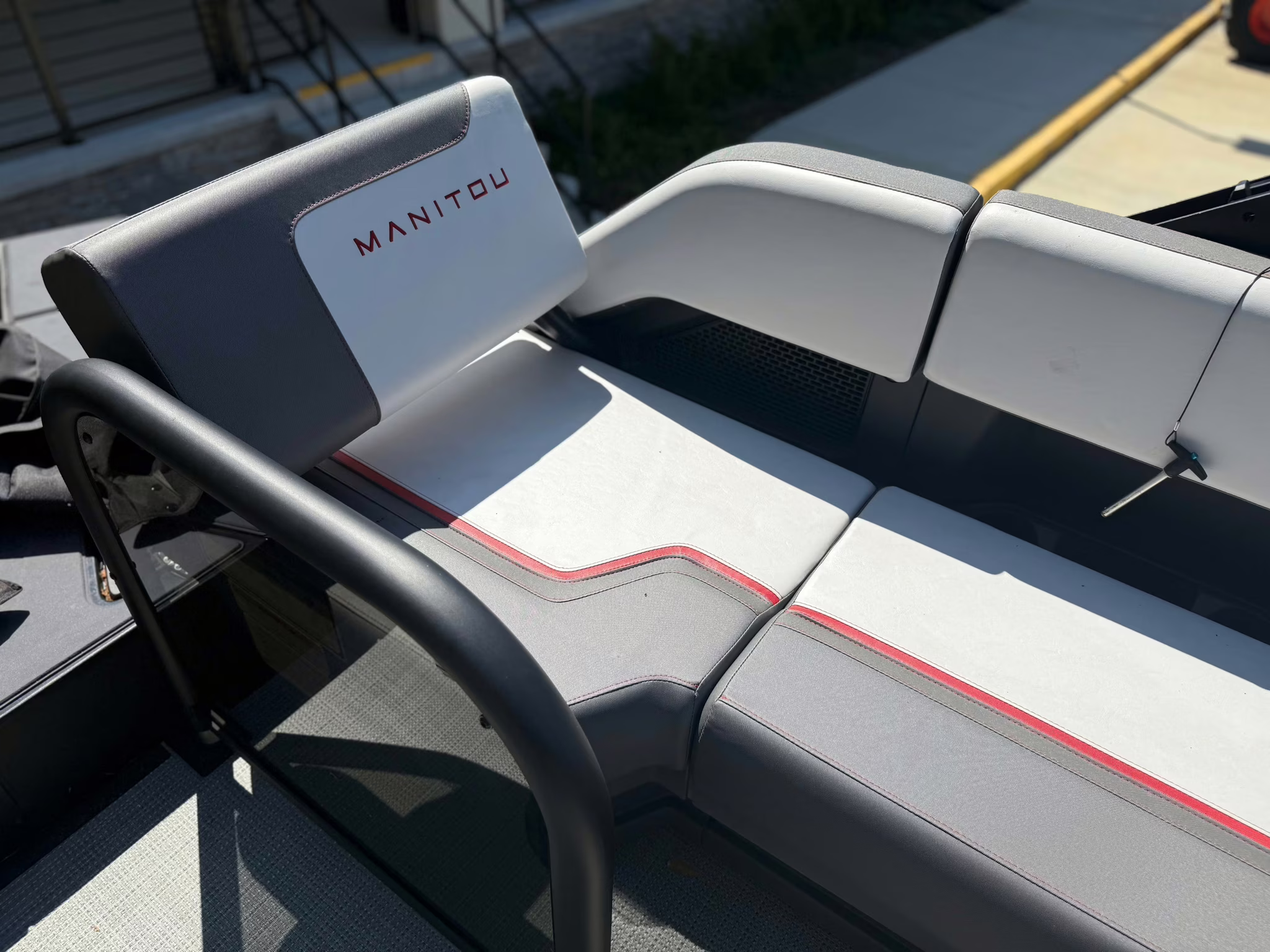 2024 - Manitou Pontoon Cruise 22 Max Switchback Boat