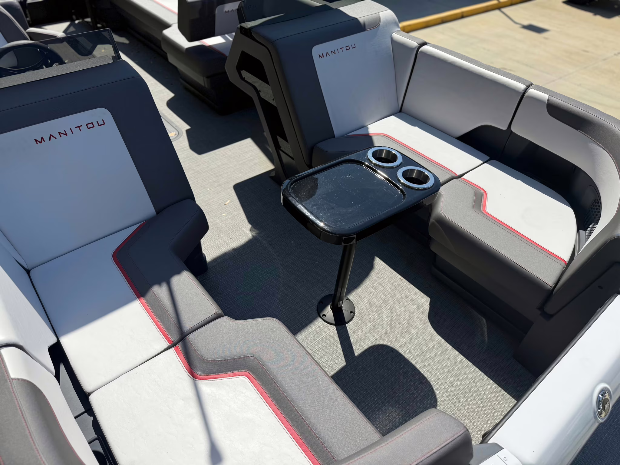 2024 - Manitou Pontoon Cruise 22 Max Switchback Boat