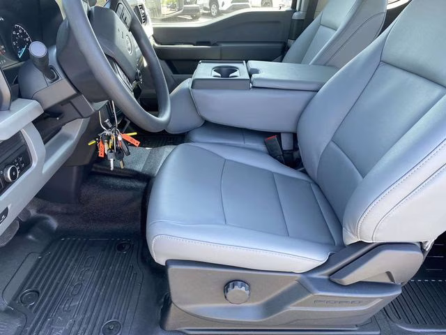 2026 Oxford White Ford Super Duty F-250 SRW XL 4X4 Truck