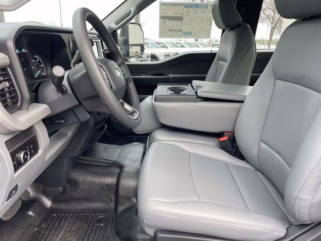 2026 Oxford White Ford Super Duty F-250 SRW XL 4X4 Truck