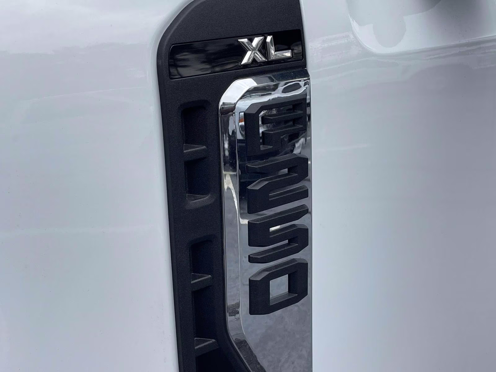 2026 Oxford White Ford Super Duty F-250 SRW XL 4X4 Truck