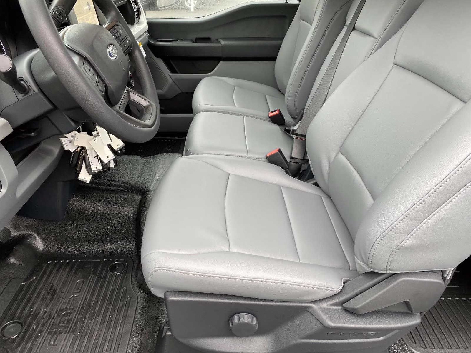 2026 Oxford White Ford Super Duty F-250 SRW XL 4X4 Truck