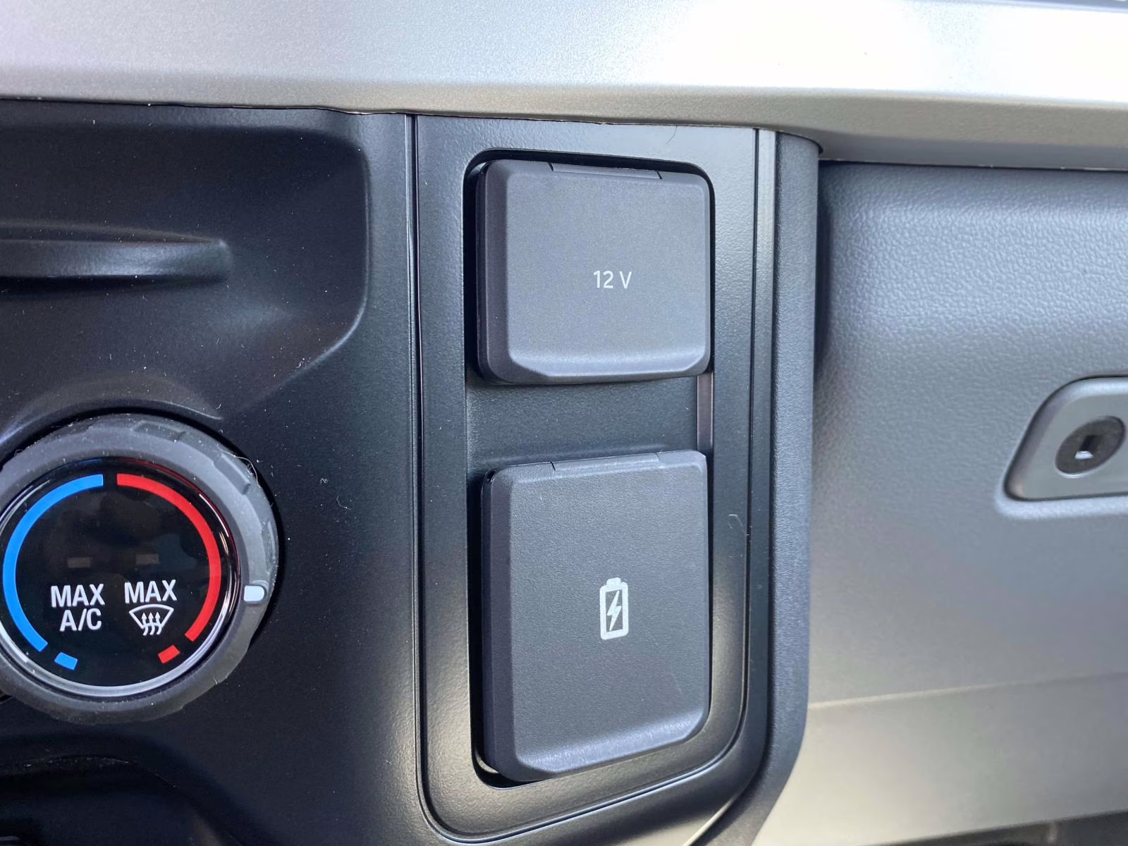 2026 Oxford White Ford Super Duty F-250 SRW XL 4X4 Truck