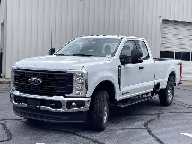 2026 Oxford White Ford Super Duty F-250 SRW XL 4X4 Truck