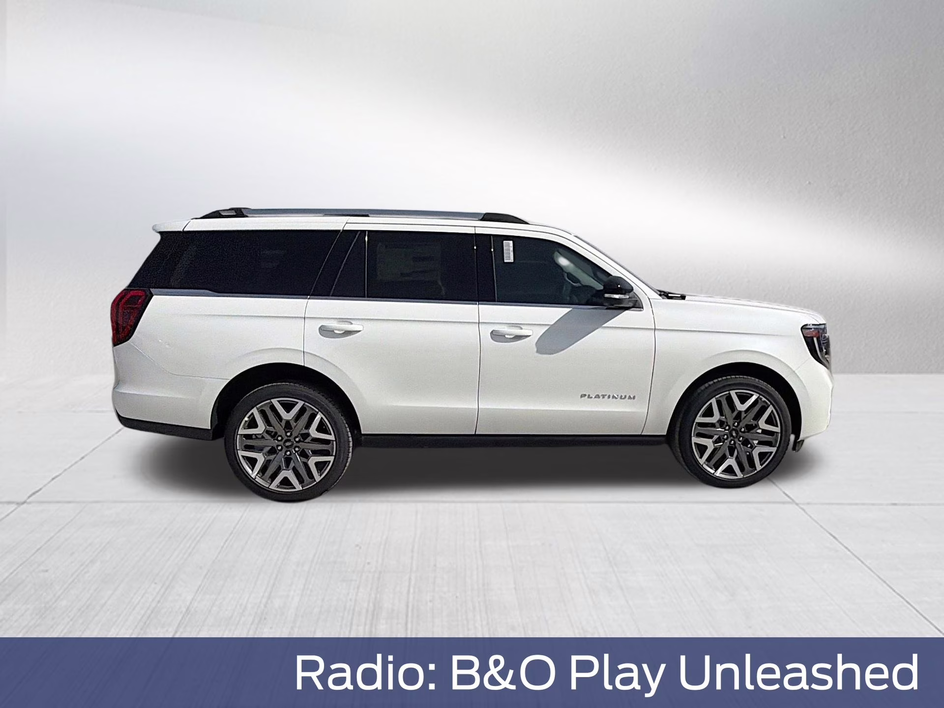 2026 Star White Metallic Tri-Coat Ford Expedition Platinum 4X4 SUV