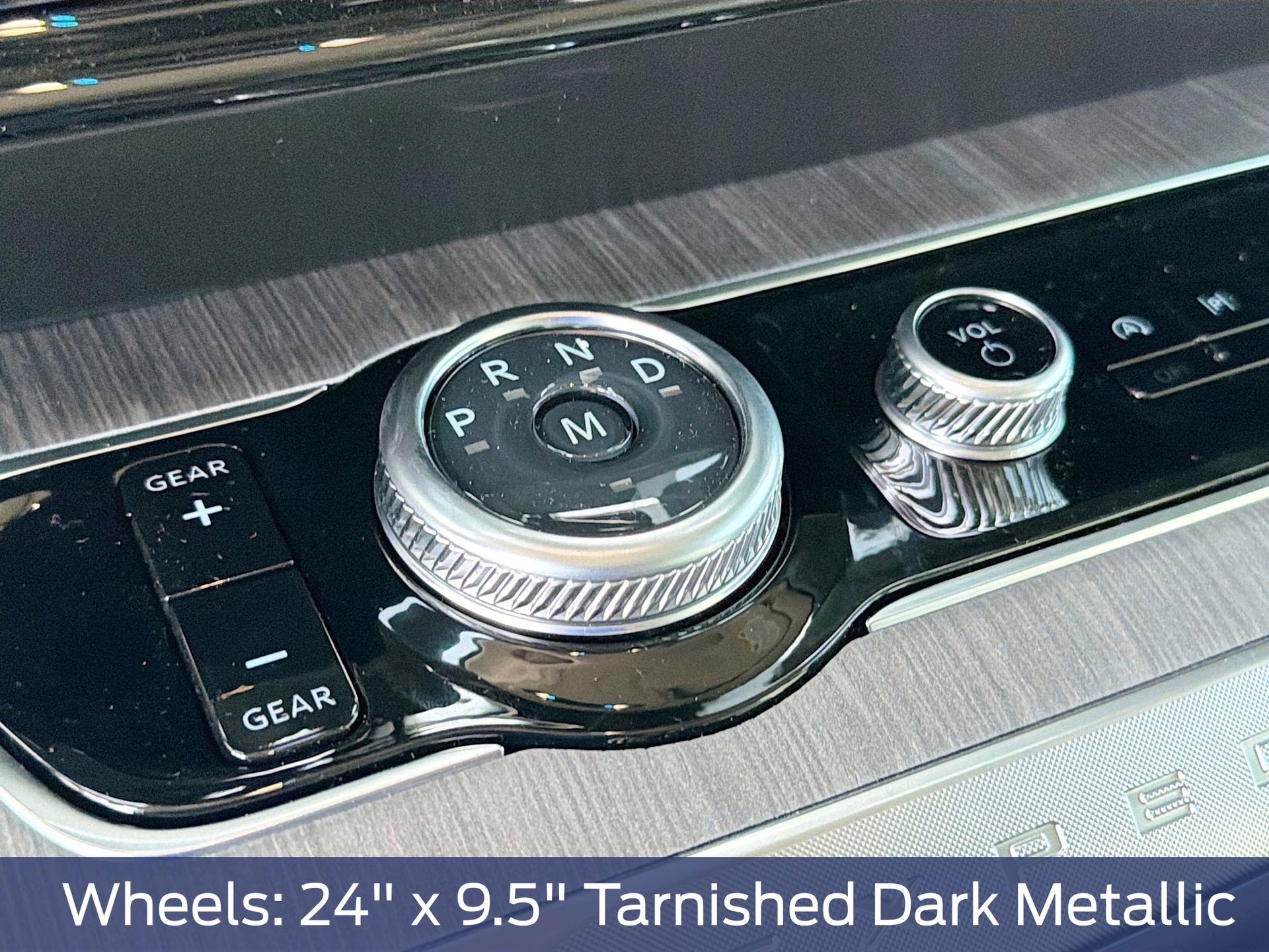 2026 Star White Metallic Tri-Coat Ford Expedition Platinum 4X4 SUV