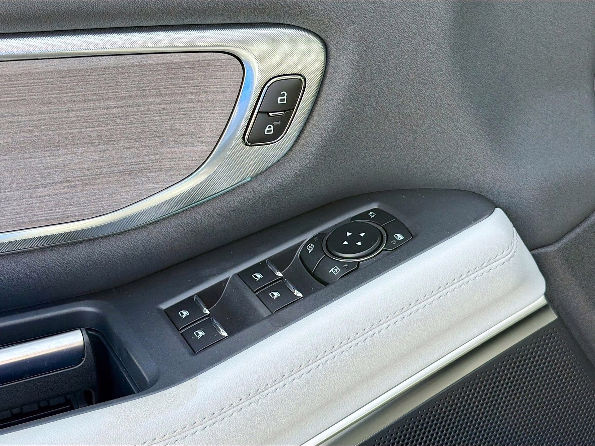 2026 Star White Metallic Tri-Coat Ford Expedition Platinum 4X4 SUV