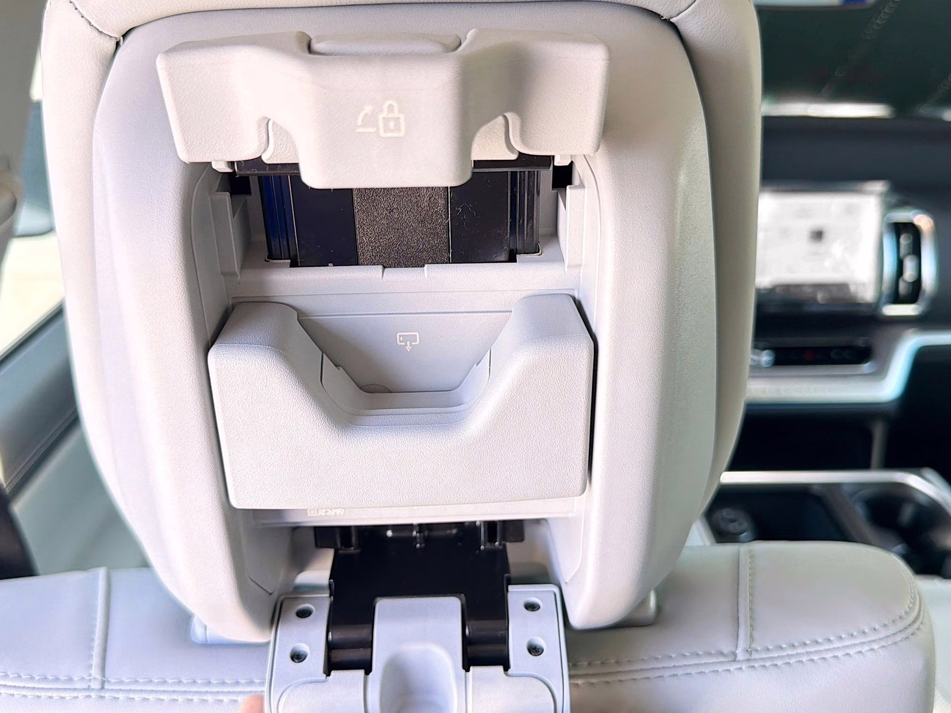 2026 Star White Metallic Tri-Coat Ford Expedition Platinum 4X4 SUV