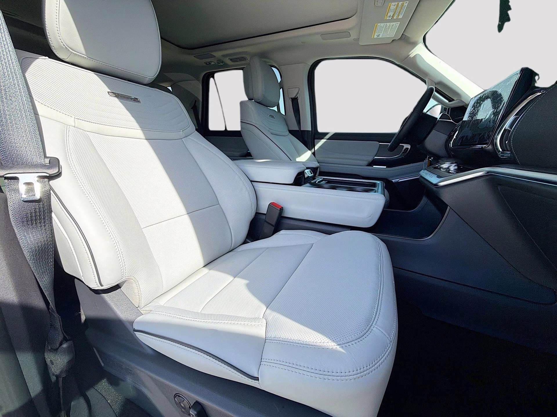 2026 Star White Metallic Tri-Coat Ford Expedition Platinum 4X4 SUV