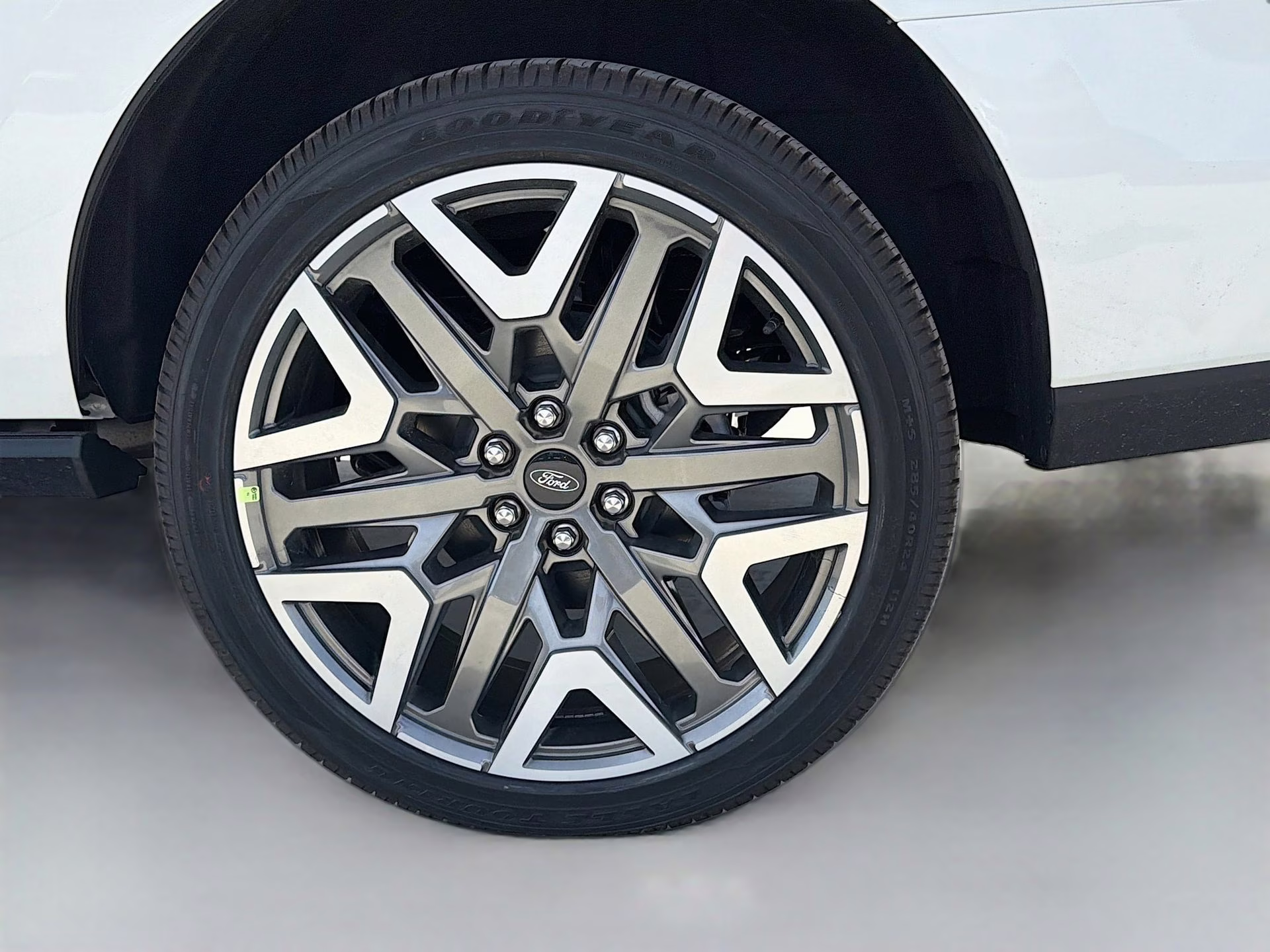 2026 Star White Metallic Tri-Coat Ford Expedition Platinum 4X4 SUV