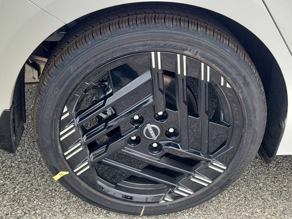 2026 White / Black Nissan Sentra SR FWD Sedan