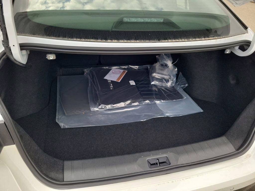 2026 White / Black Nissan Sentra SR FWD Sedan