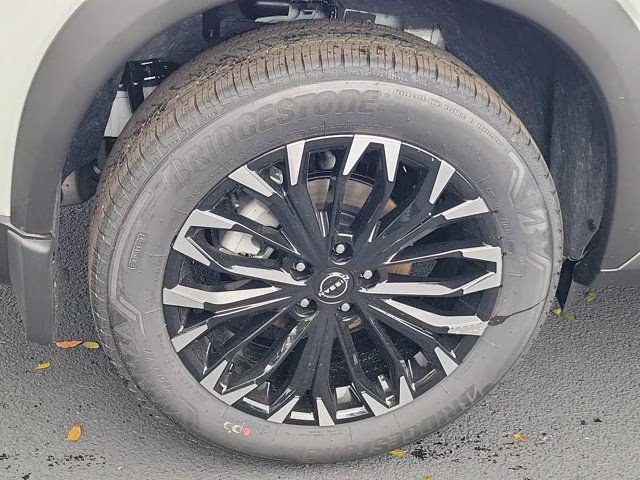 2026 Everest White Pearl Tricoat Nissan Rogue SV FWD SUV