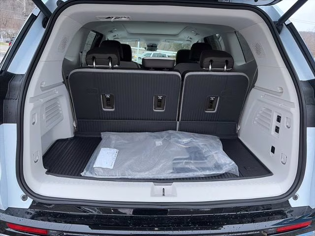 2026 Glacier White Tricoat GMC Acadia Denali AWD SUV