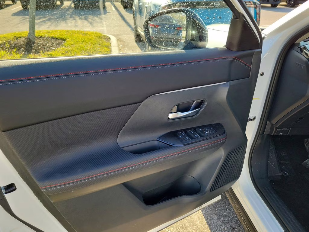 2026 Aspen White Tricoat Nissan Kicks SR FWD SUV