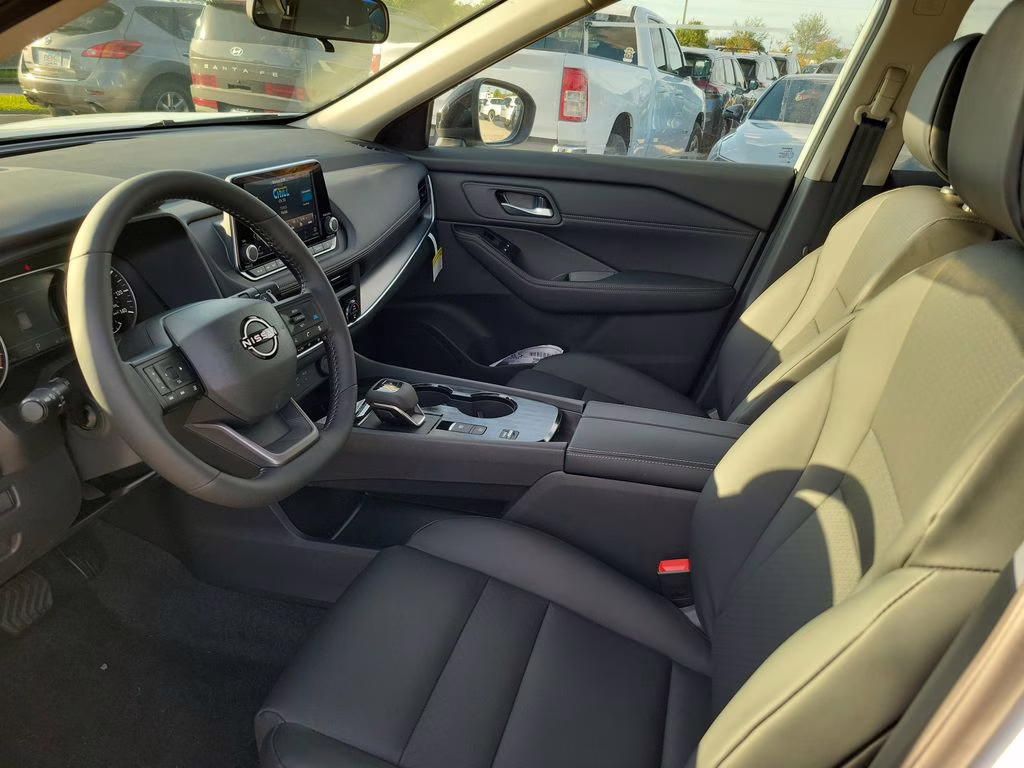 2026 Everest White Pearl Tricoat Nissan Rogue SV FWD SUV