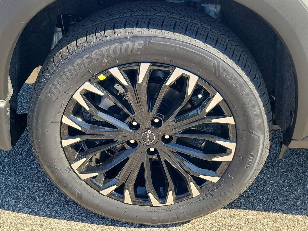 2026 Everest White Pearl Tricoat Nissan Rogue SV FWD SUV