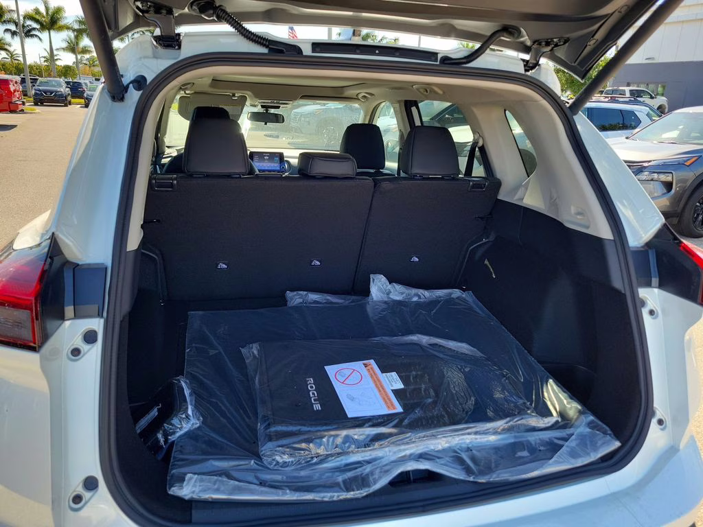 2026 Everest White Pearl Tricoat Nissan Rogue SV FWD SUV