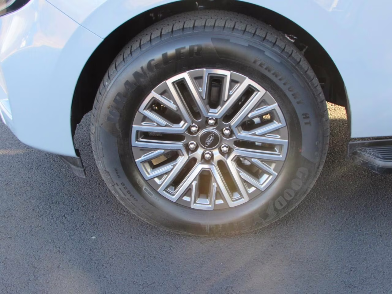 2026 Glacier Gray Metallic Tri-Coat Ford Expedition Platinum 4X4 SUV