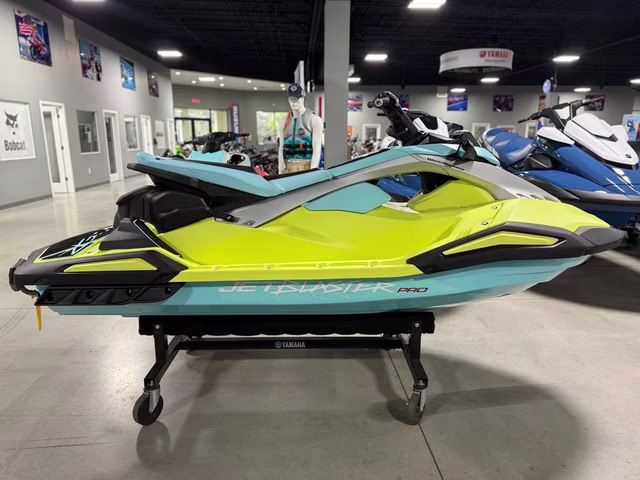2025 Yamaha JetBlaster PRO 3-Up Boat
