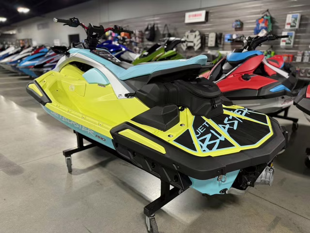 2025 Yamaha JetBlaster PRO 3-Up Boat
