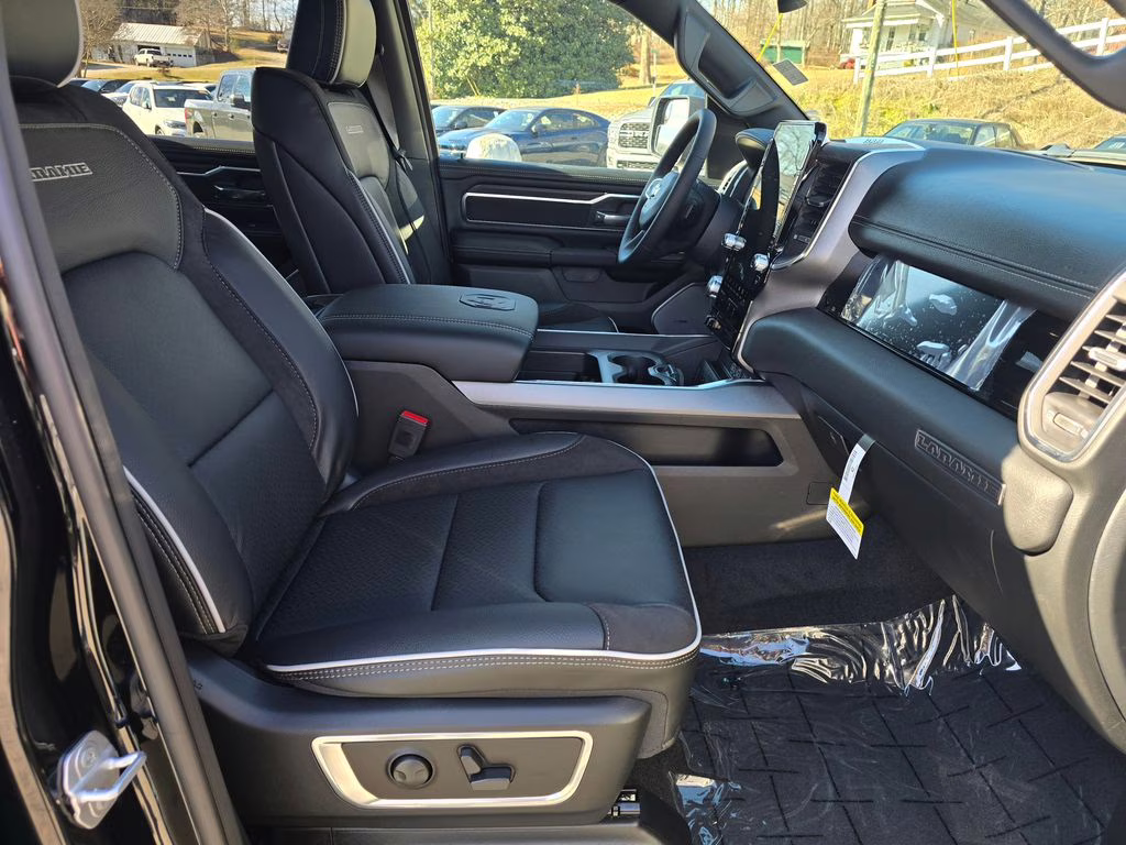 2026 Diamond Black Crystal Pearlcoat Ram 1500 Laramie 4X4 Truck