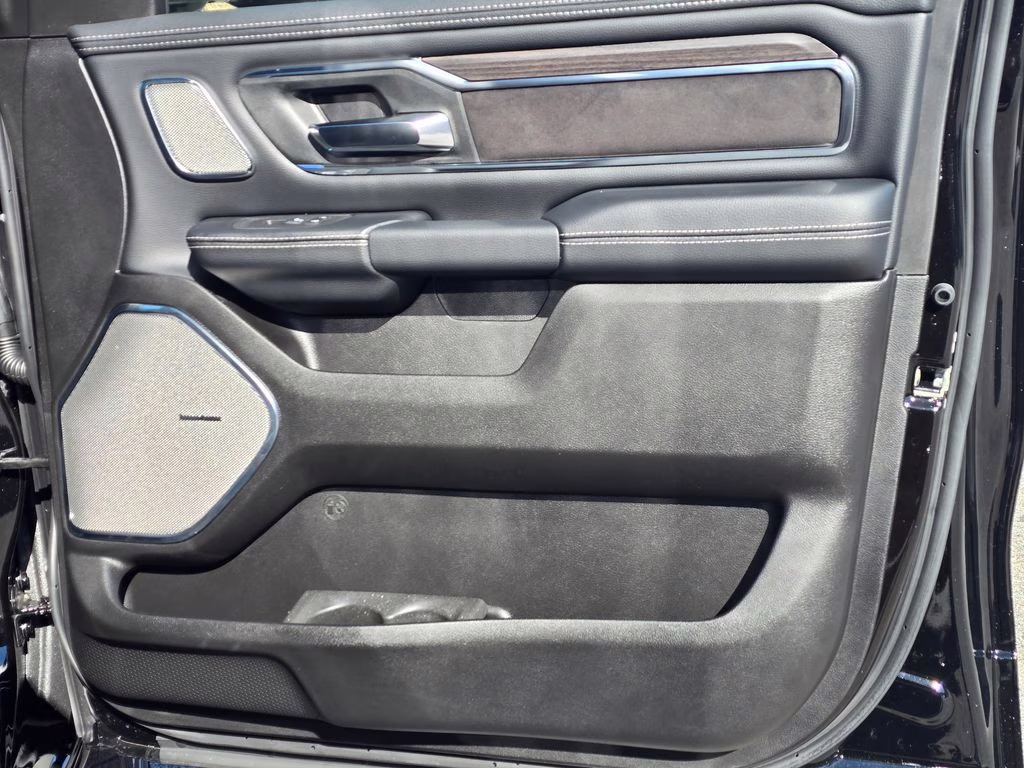 2026 Diamond Black Crystal Pearlcoat Ram 1500 Laramie 4X4 Truck