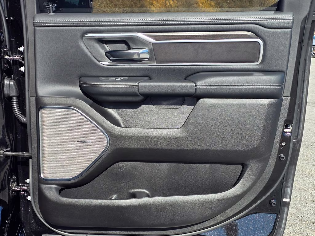 2026 Diamond Black Crystal Pearlcoat Ram 1500 Laramie 4X4 Truck