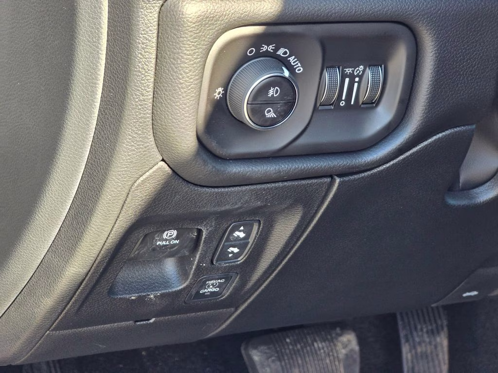 2026 Diamond Black Crystal Pearlcoat Ram 1500 Laramie 4X4 Truck