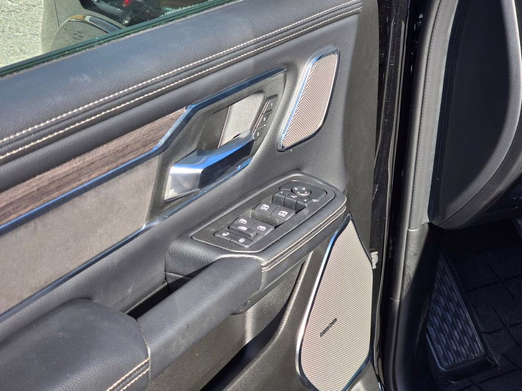 2026 Diamond Black Crystal Pearlcoat Ram 1500 Laramie 4X4 Truck