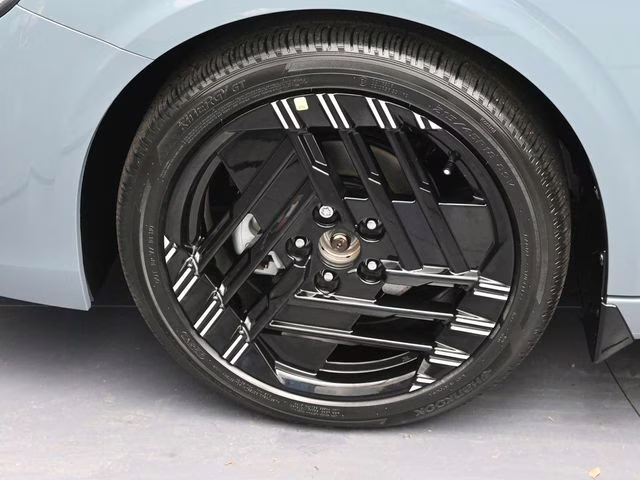 2026 Atlantic Gray/Super Black Nissan Sentra SR FWD Sedan