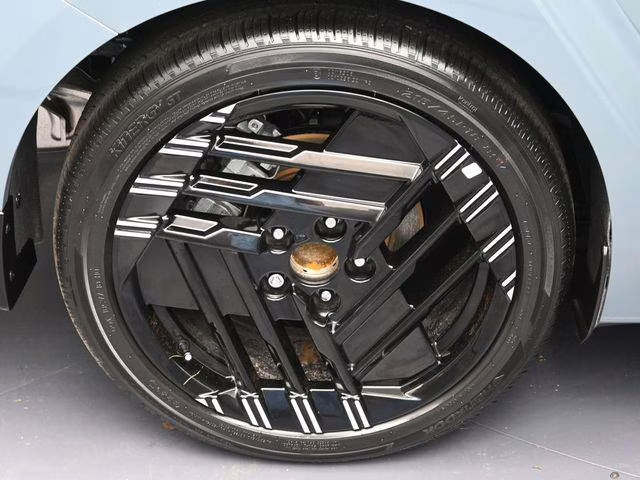 2026 Atlantic Gray/Super Black Nissan Sentra SR FWD Sedan