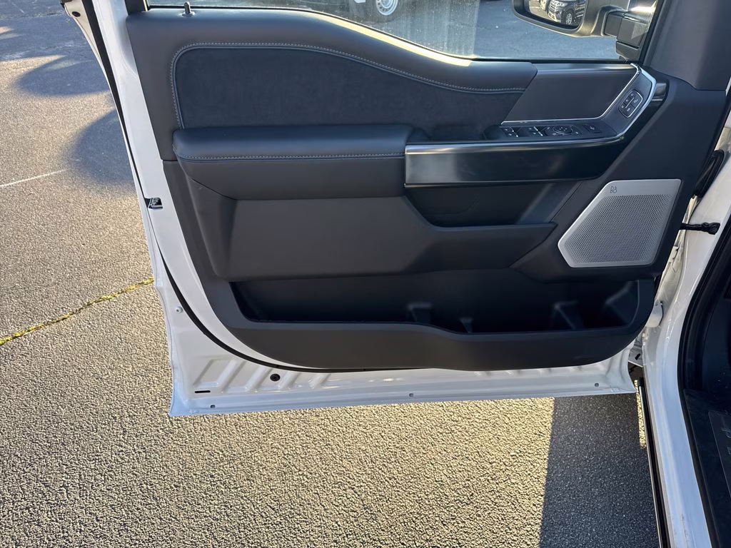 2026 White Metallic Ford Super Duty F-250 SRW Platinum 4X4 Truck