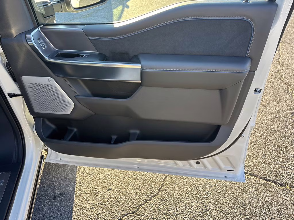 2026 White Metallic Ford Super Duty F-250 SRW Platinum 4X4 Truck