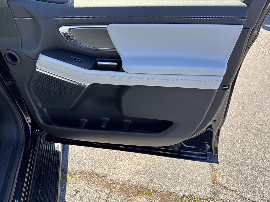 2026 Black Metallic Ford Expedition Max Platinum 4X4 SUV