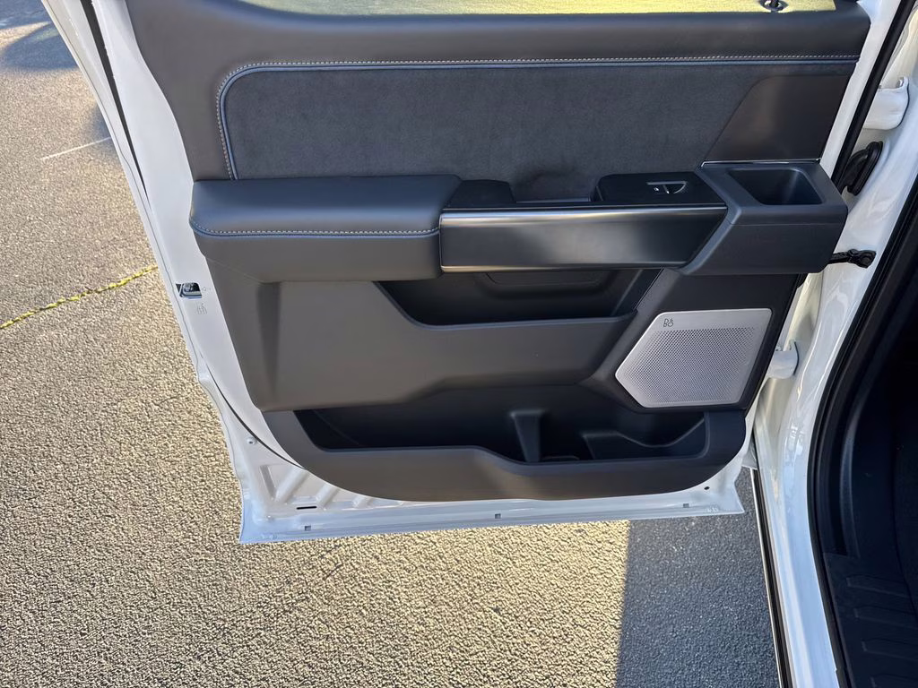 2026 White Metallic Ford Super Duty F-250 SRW Platinum 4X4 Truck