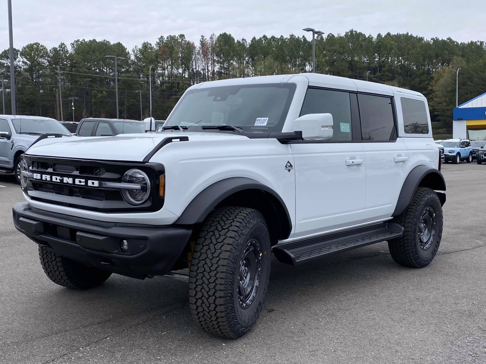 2025 Oxford White Ford Bronco Outer Banks 4X4 SUV