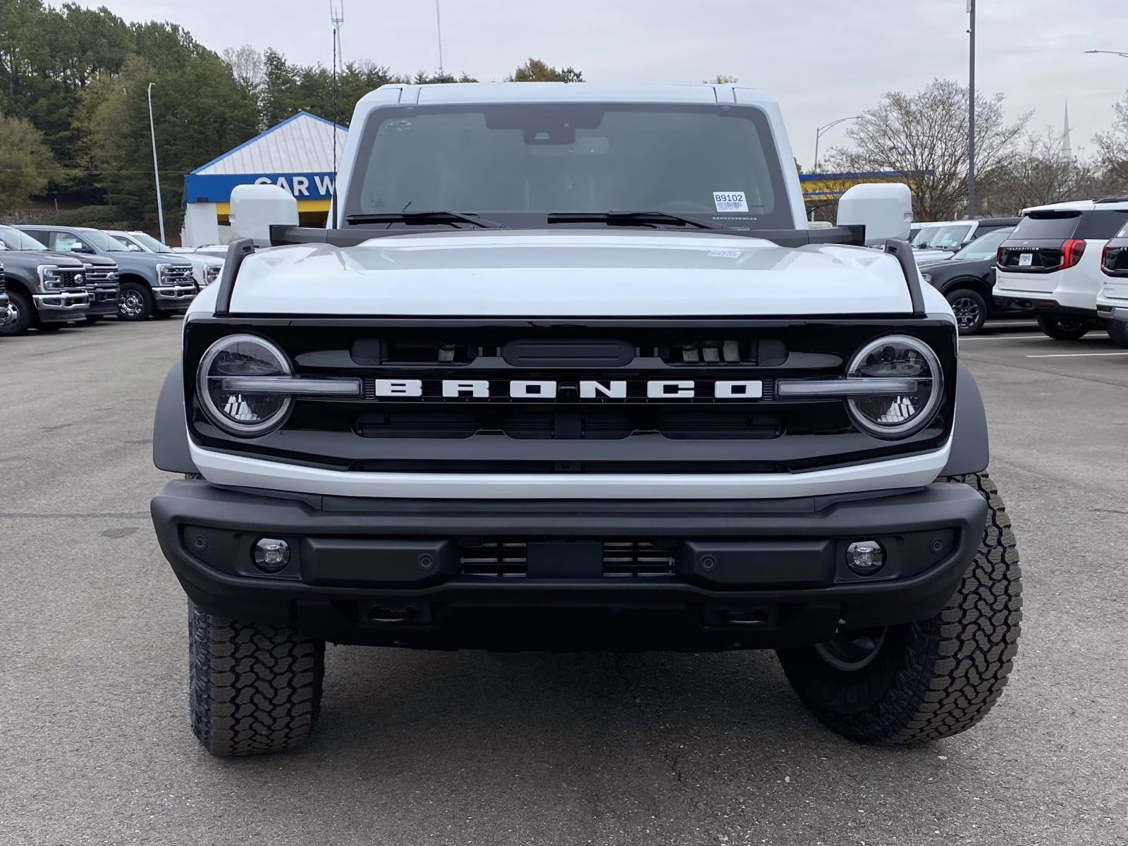 2025 Oxford White Ford Bronco Outer Banks 4X4 SUV