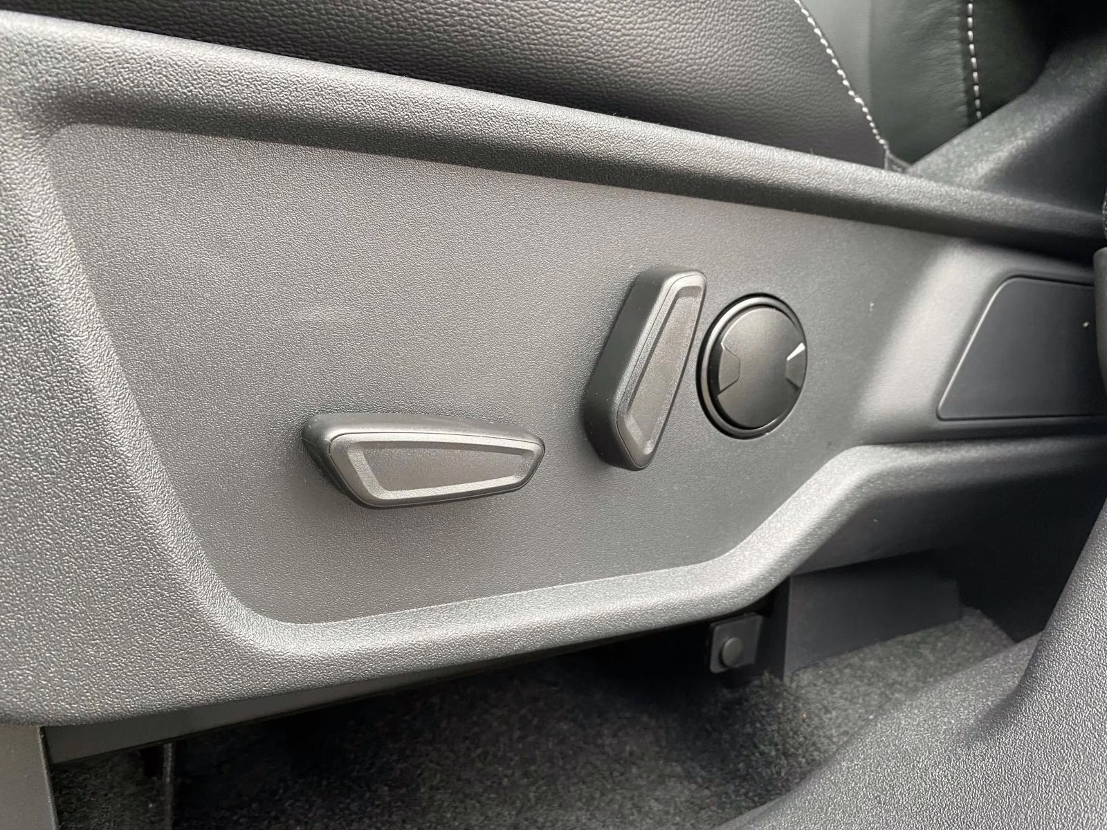 2025 Oxford White Ford Bronco Outer Banks 4X4 SUV