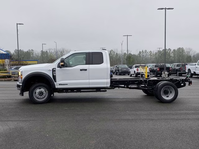 2026 Oxford White Ford Super Duty F-450 DRW XL 4X4 Chassis