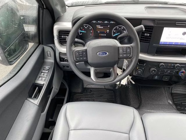 2026 Oxford White Ford Super Duty F-250 SRW XL 4X4 Truck