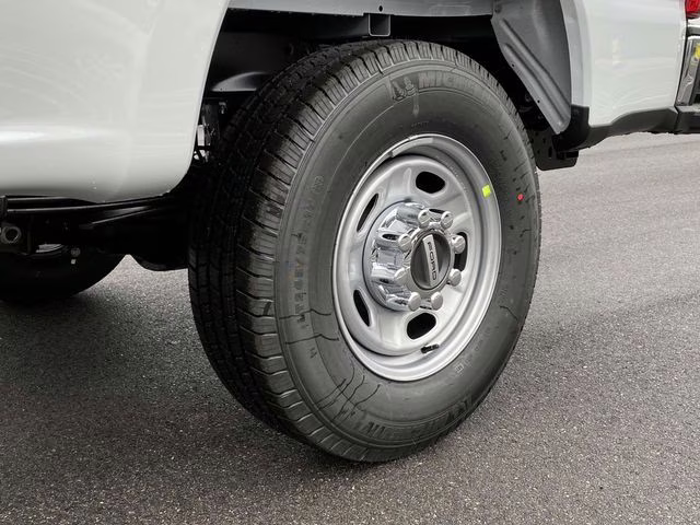 2026 Oxford White Ford Super Duty F-250 SRW XL 4X4 Truck