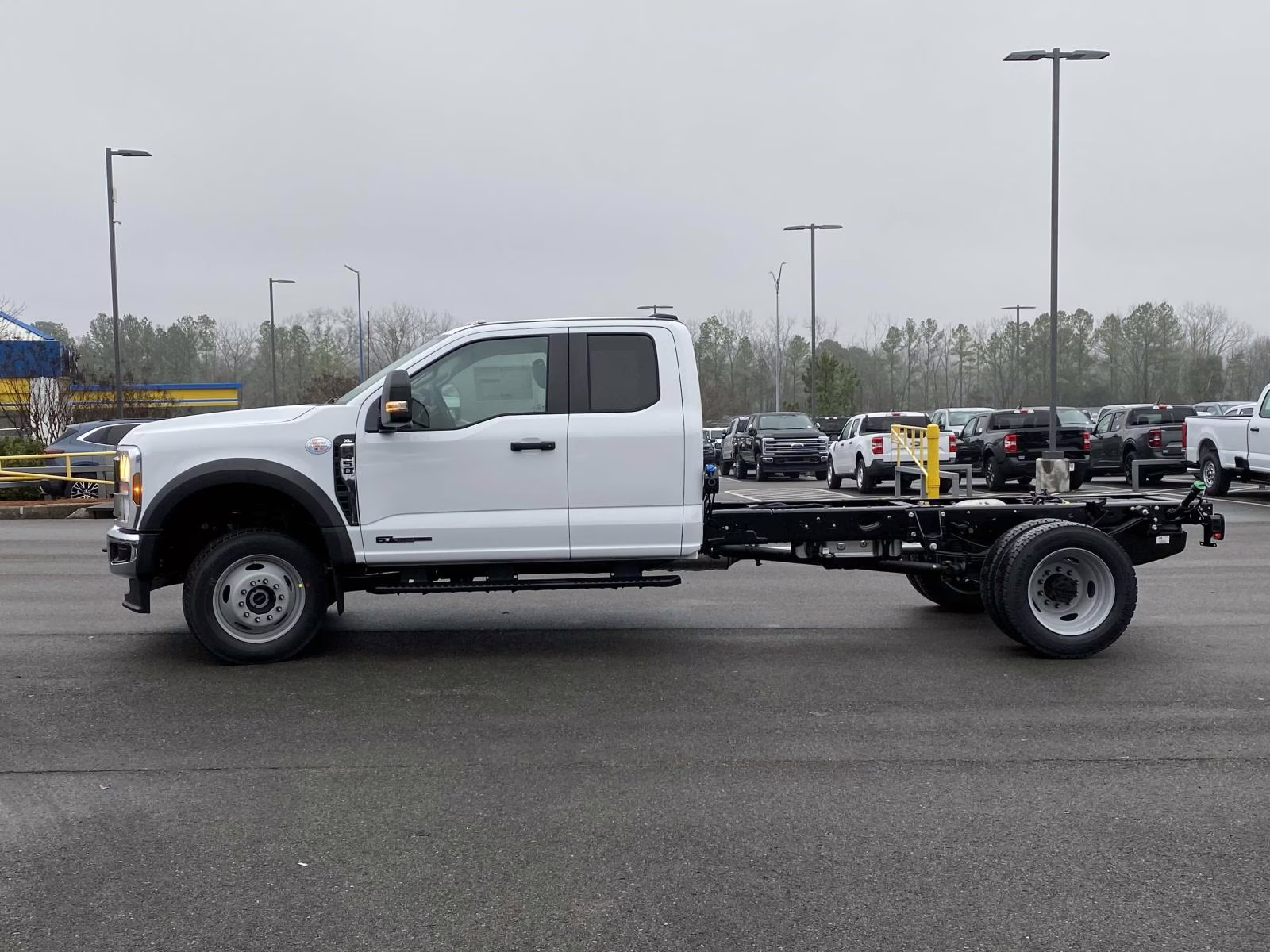2026 Oxford White Ford Super Duty F-450 DRW XL 4X4 Chassis